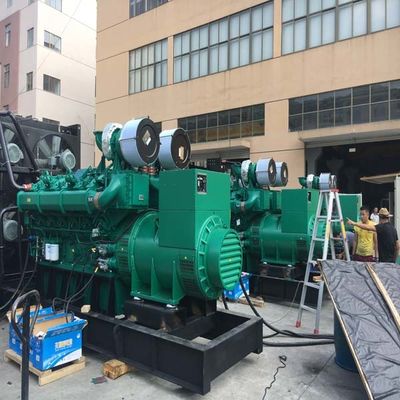 Diesel die van 2500kva 2000kw Generator door Yuchai-MotorWaterkoeling wordt aangedreven