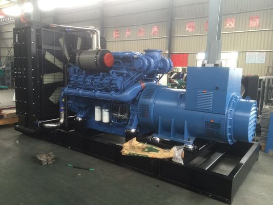 Diesel die van 2500kva 2000kw Generator door Yuchai-MotorWaterkoeling wordt aangedreven